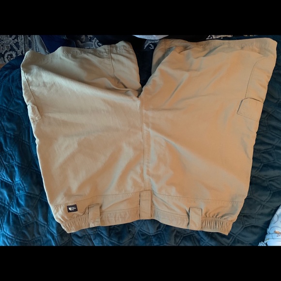 North face hiking shorts - Picture 3 of 4